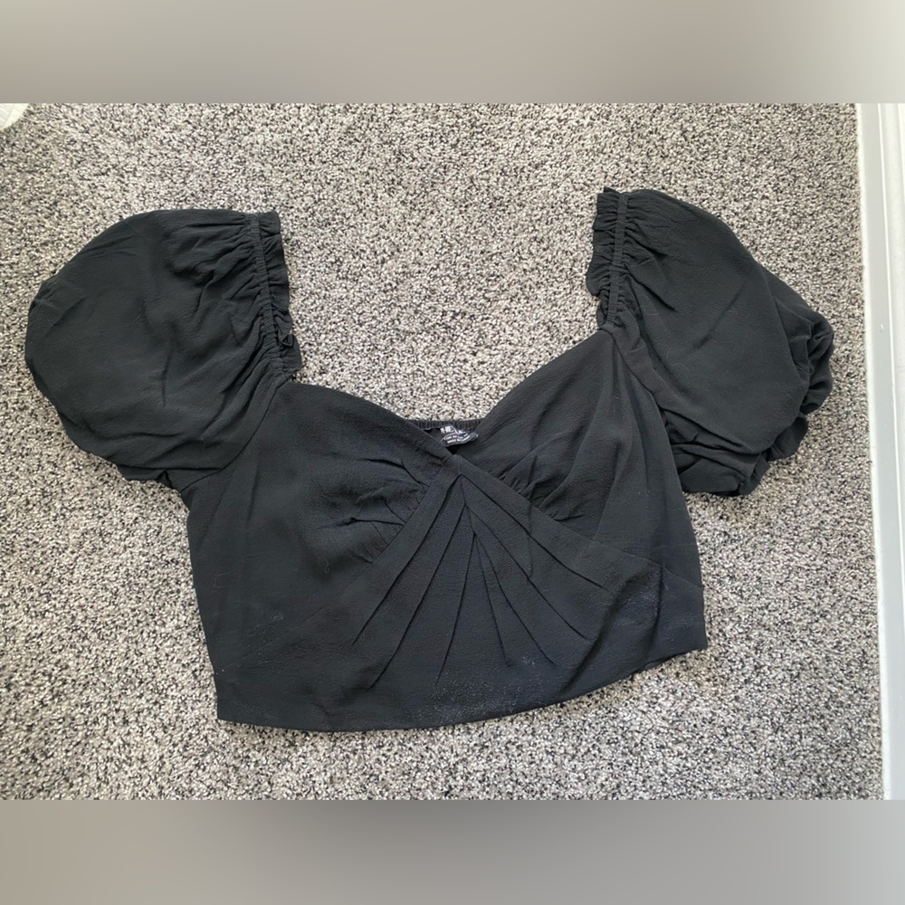 Black puff sleeve crop top
